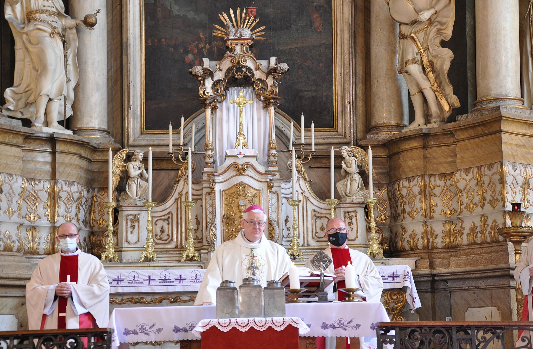 Olajszentelési mise a Szent Imre templomban nagycsütörtök délelőtt